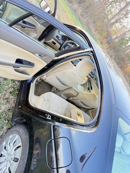 Honda Accord LX sedan AT 2010