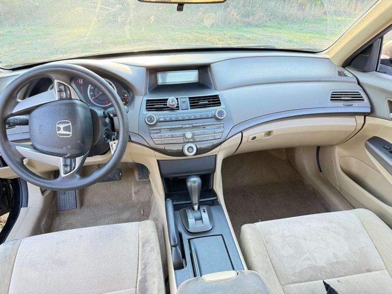 Honda Accord LX sedan AT 2010
