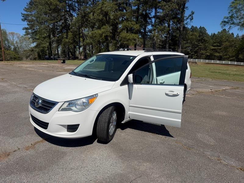 2012 Volkswagen Routan SE