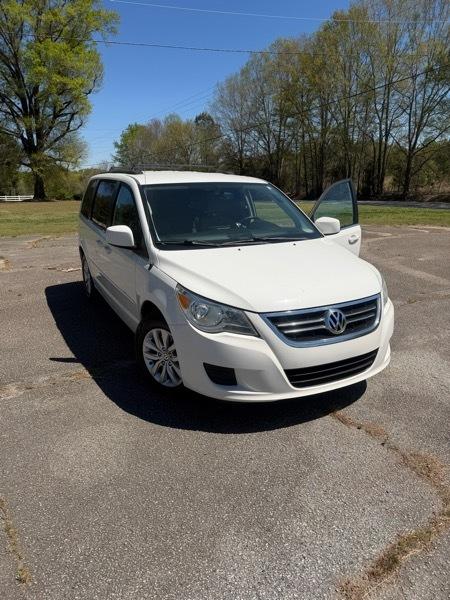 Volkswagen Routan SE 2012