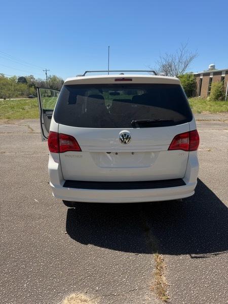 Volkswagen Routan SE 2012