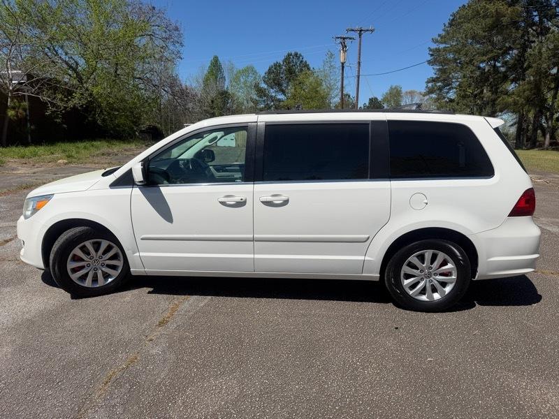 Volkswagen Routan SE 2012