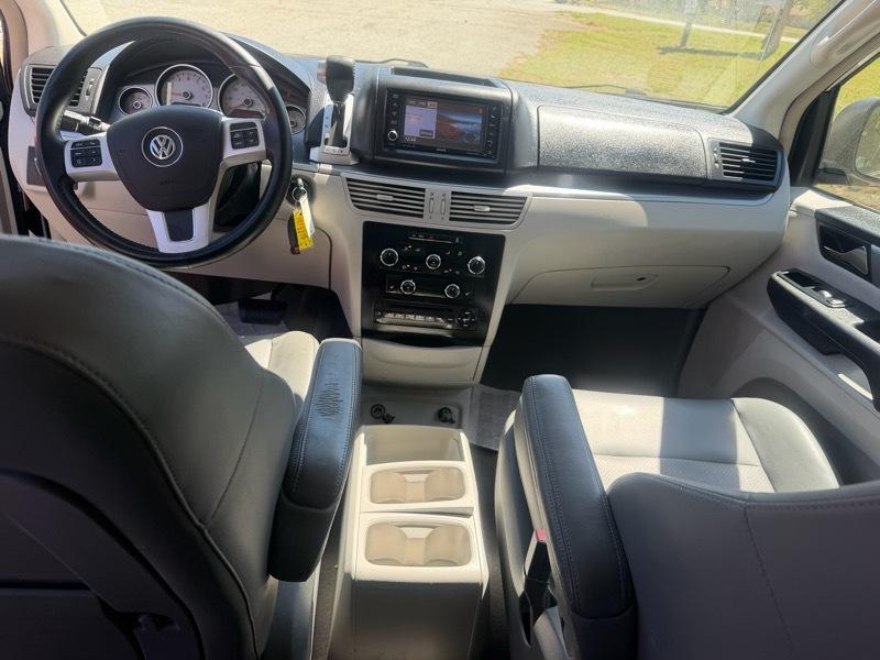 Volkswagen Routan SE 2012