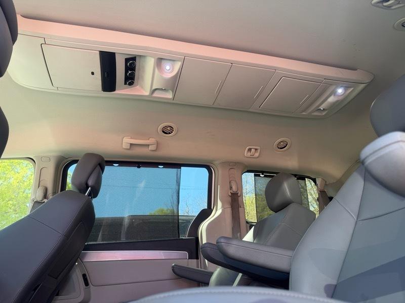 Volkswagen Routan SE 2012