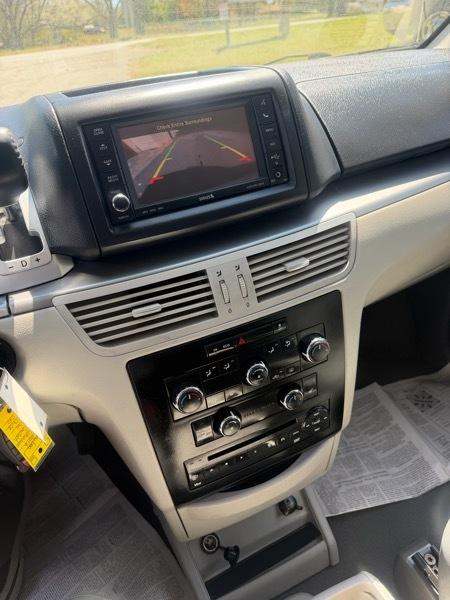 Volkswagen Routan SE 2012