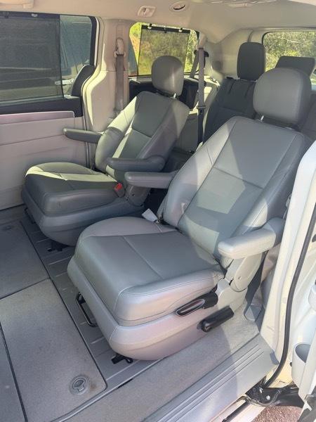 Volkswagen Routan SE 2012