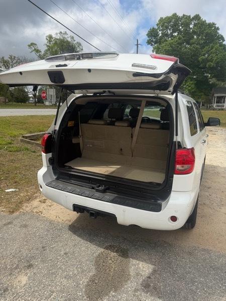 Toyota Sequoia  2010