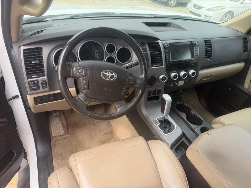Toyota Sequoia  2010