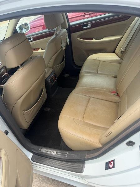 Hyundai Genesis 3.8L 2013