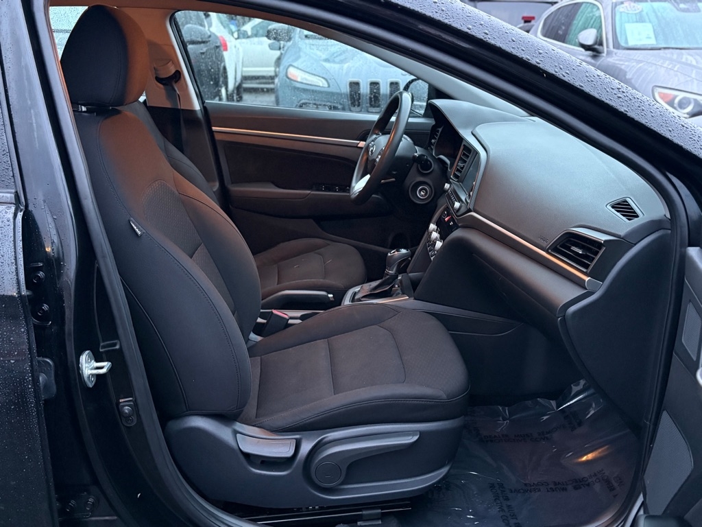 Hyundai Elantra  2020