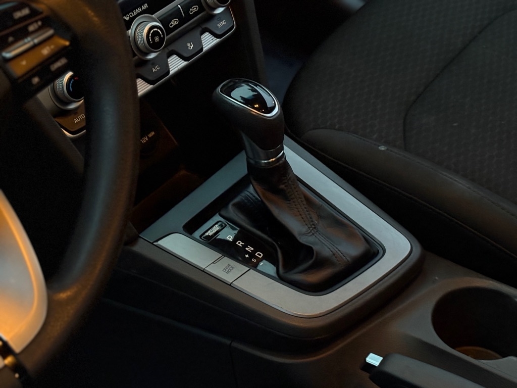 Hyundai Elantra  2020