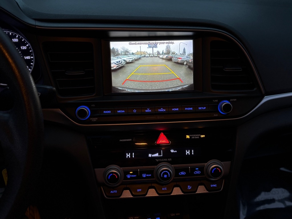 Hyundai Elantra  2020