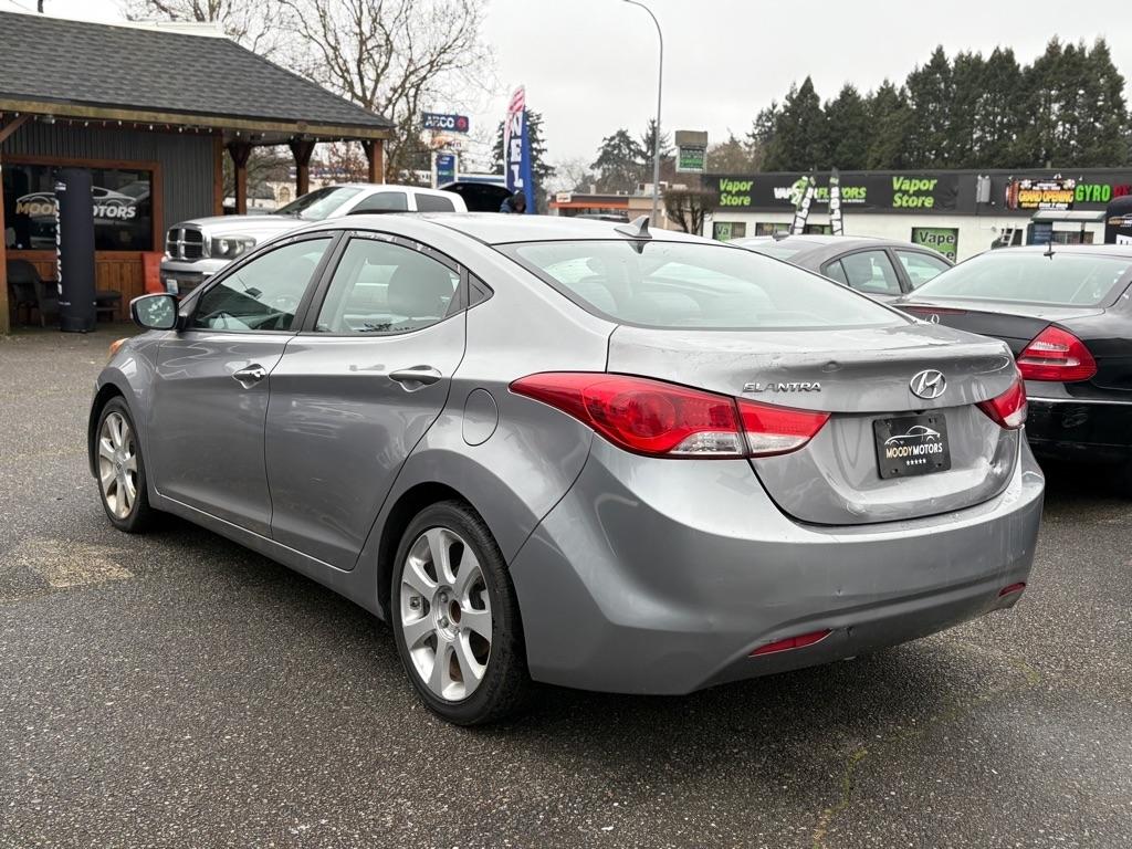Hyundai Elantra  2013