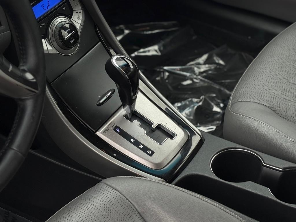 Hyundai Elantra  2013