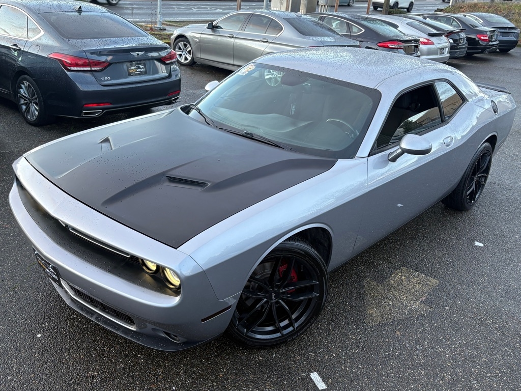 2016 Dodge Challenger SXT's photo