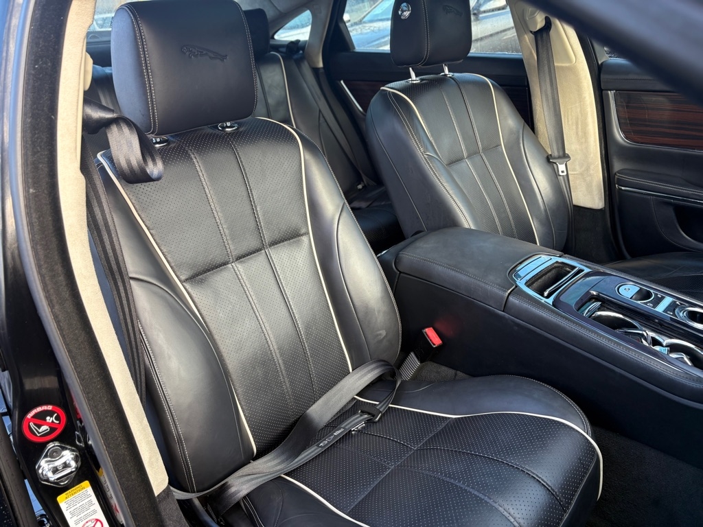 Jaguar XJ-Series  2011