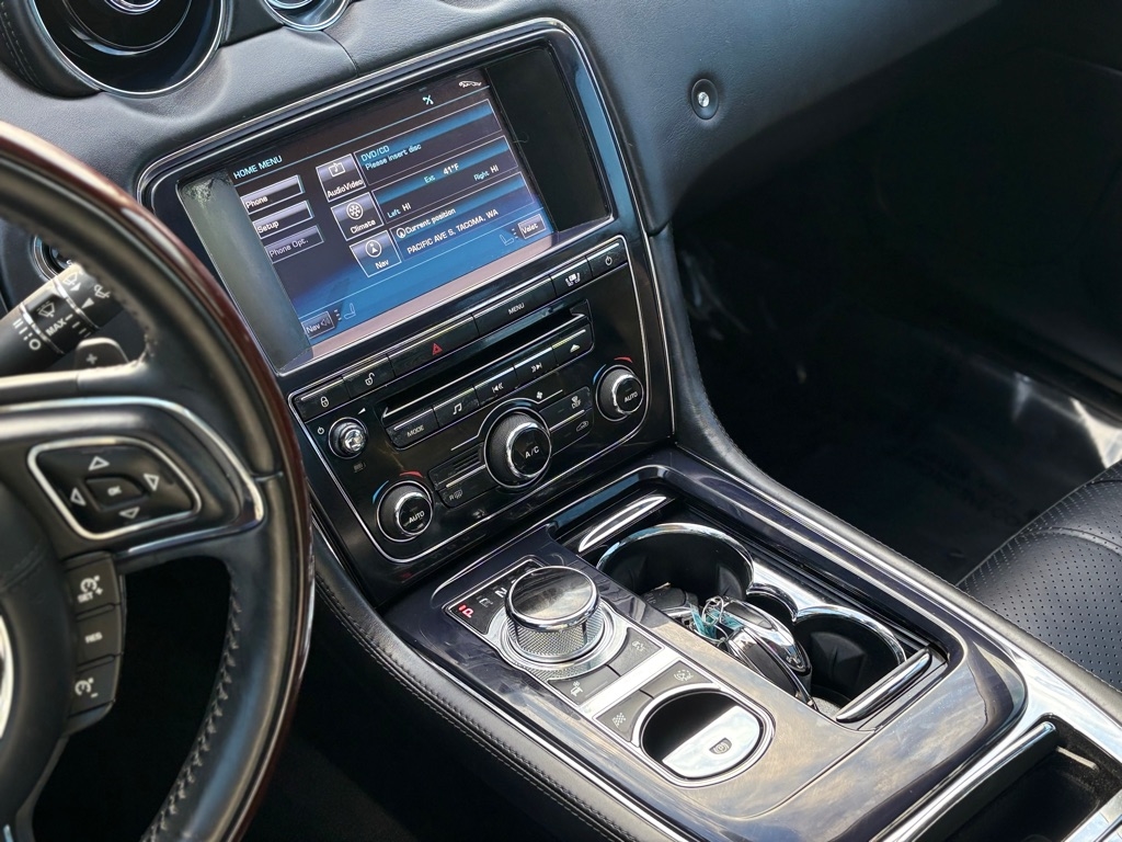 Jaguar XJ-Series  2011