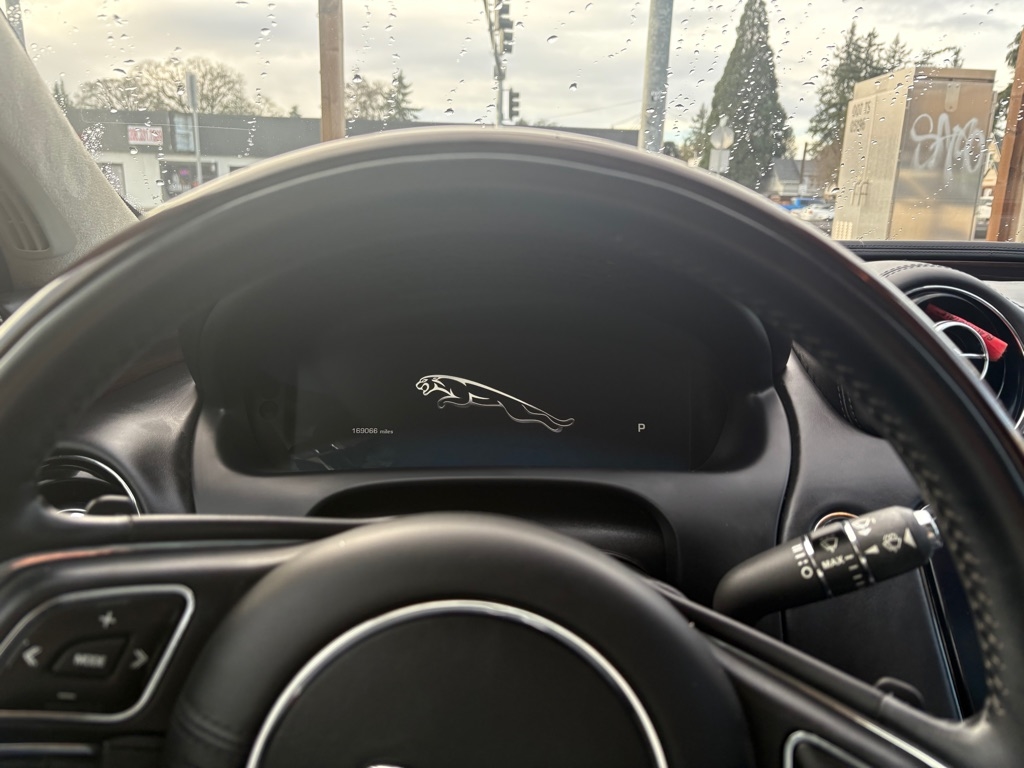 Jaguar XJ-Series  2011