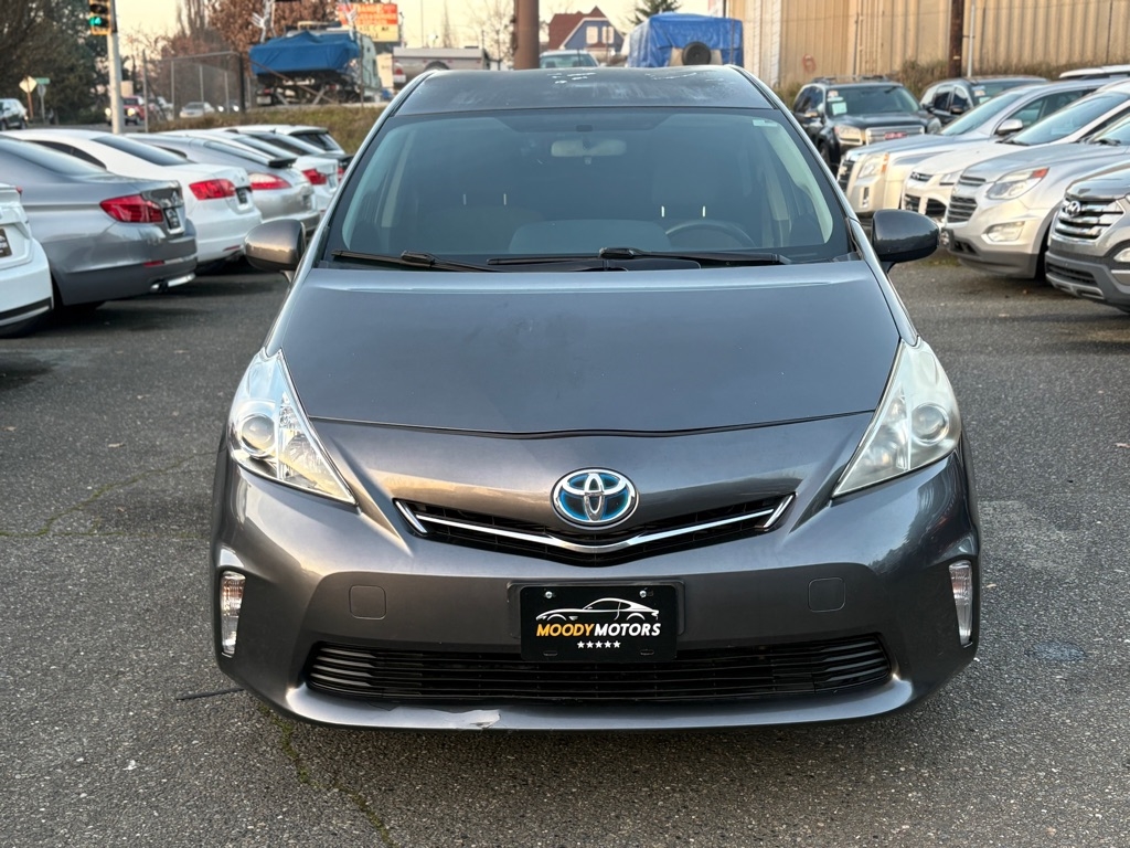 Toyota Prius V  2013
