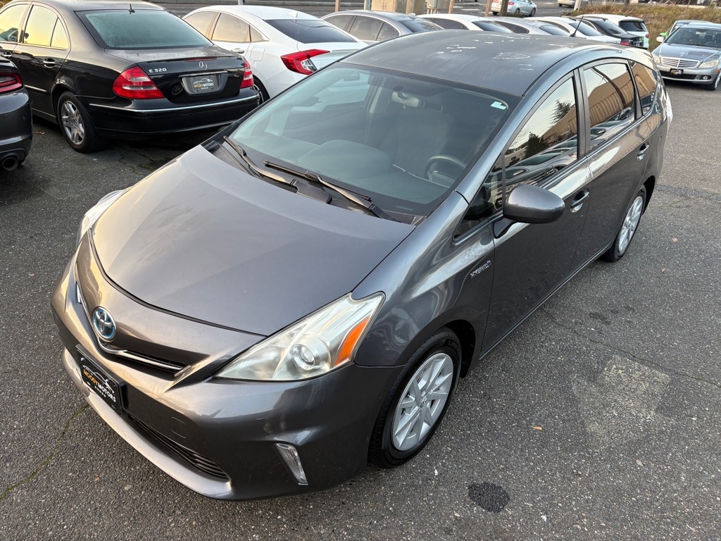 Toyota Prius V  2013