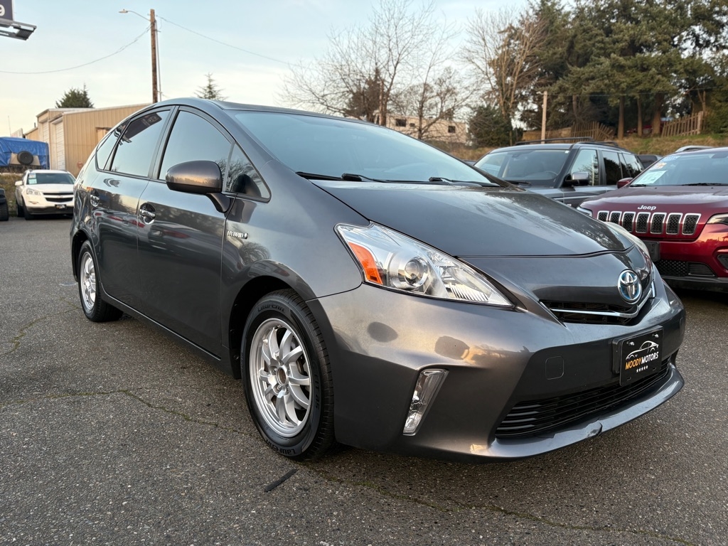 Toyota Prius V  2013