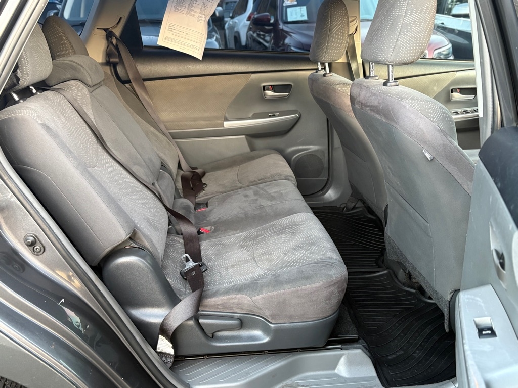 Toyota Prius V  2013