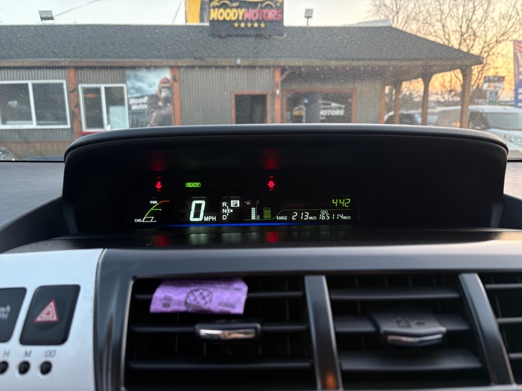 Toyota Prius V  2013