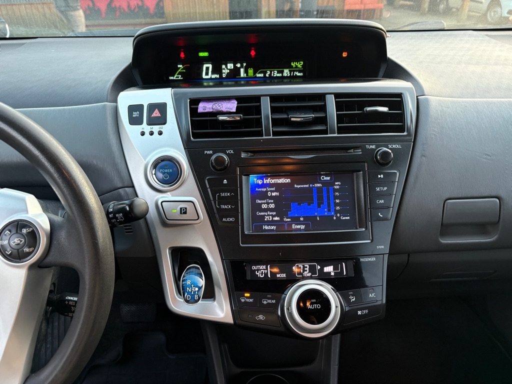 Toyota Prius V  2013