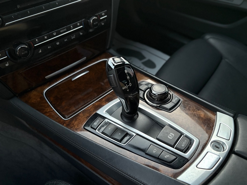 BMW 7-Series  2013