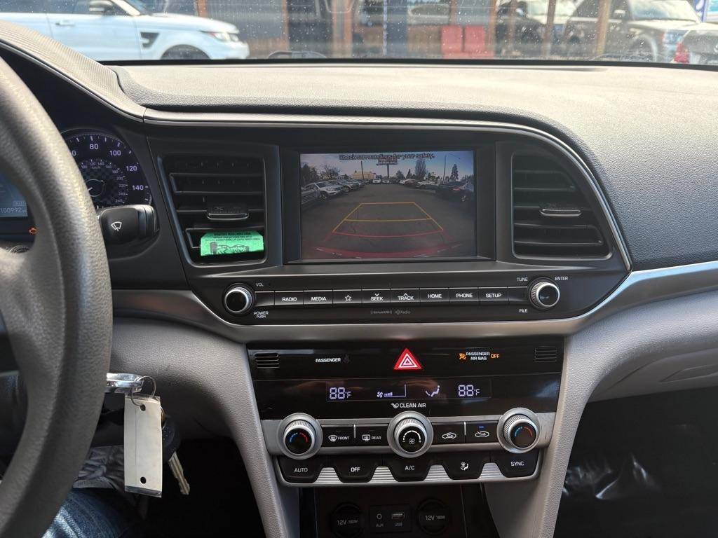 Hyundai Elantra  2020