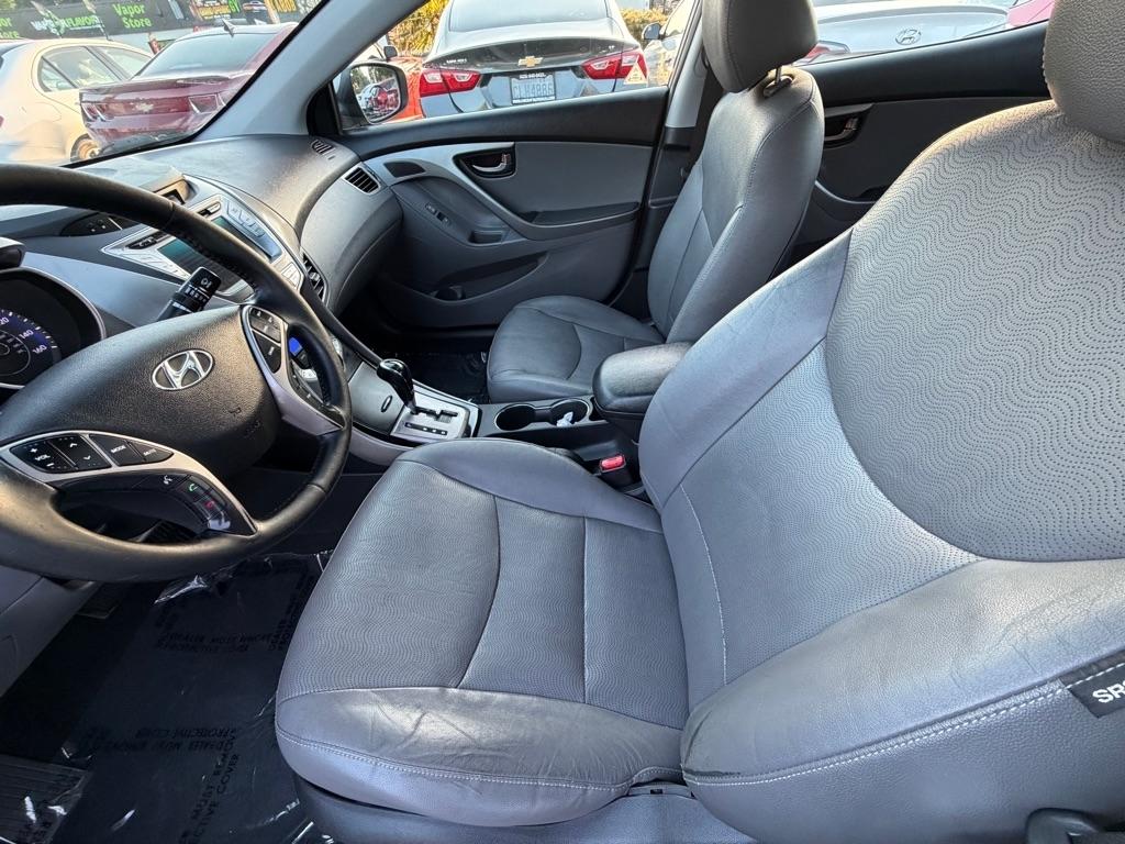Hyundai Elantra  2013