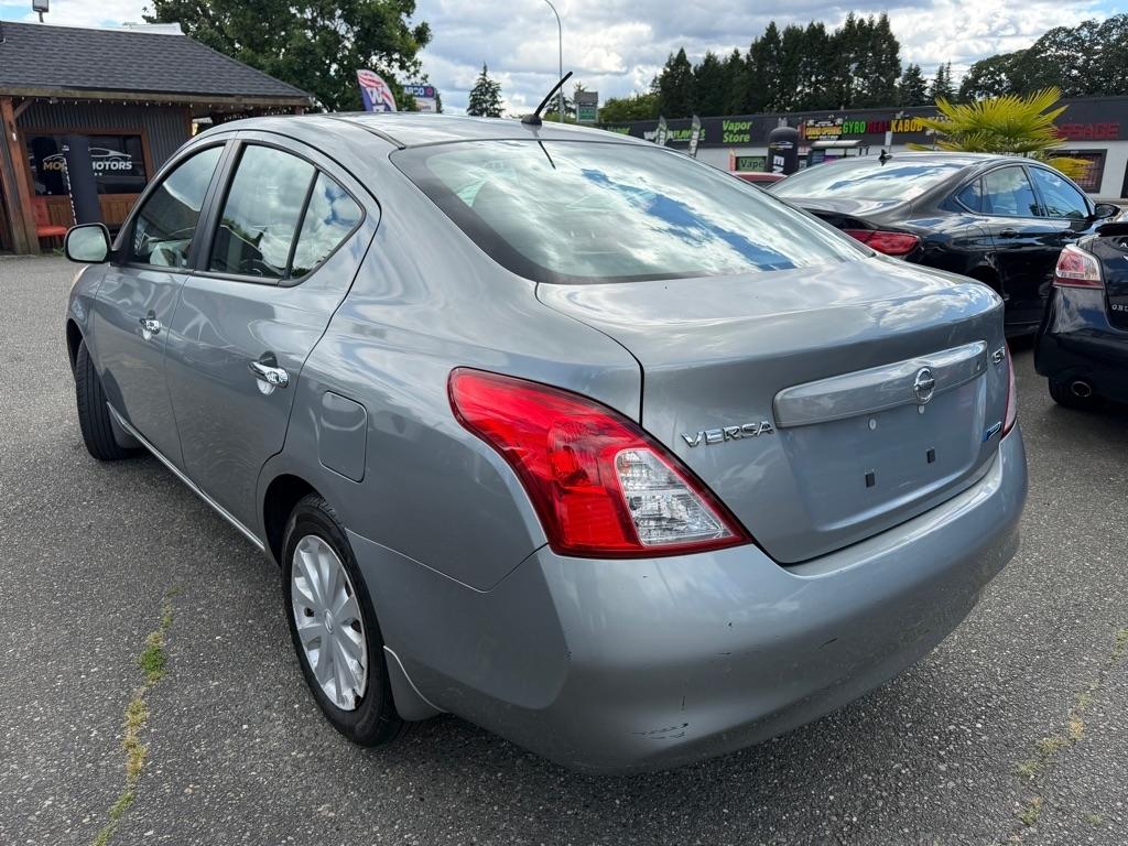 Nissan Versa  2012