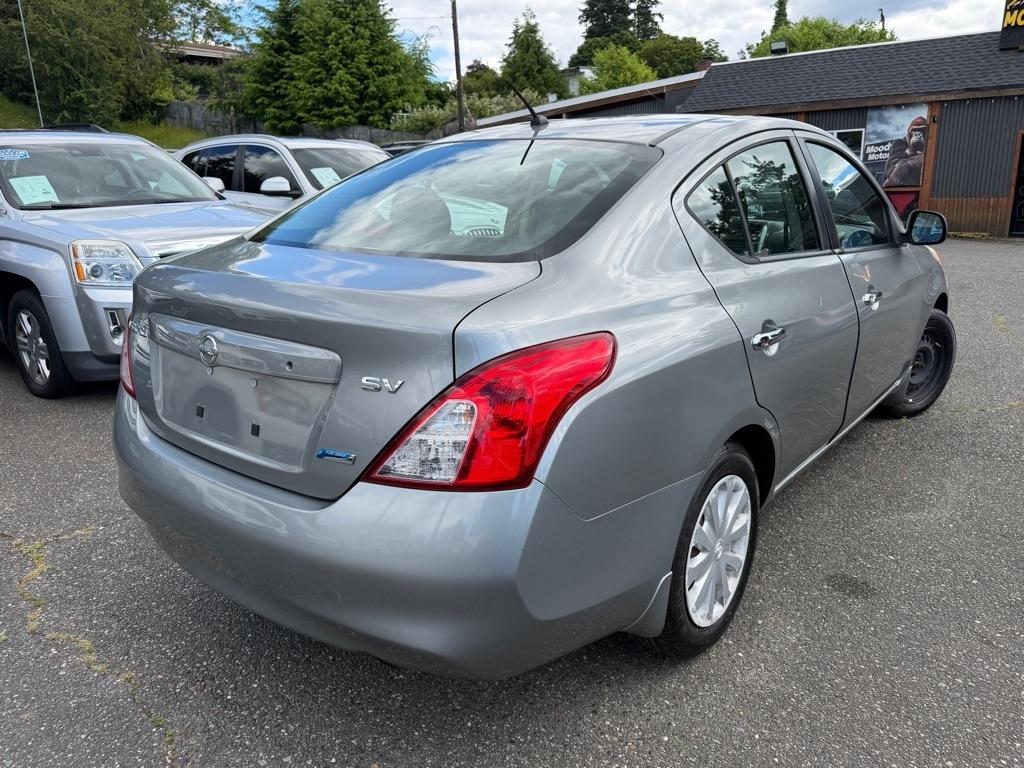 Nissan Versa  2012