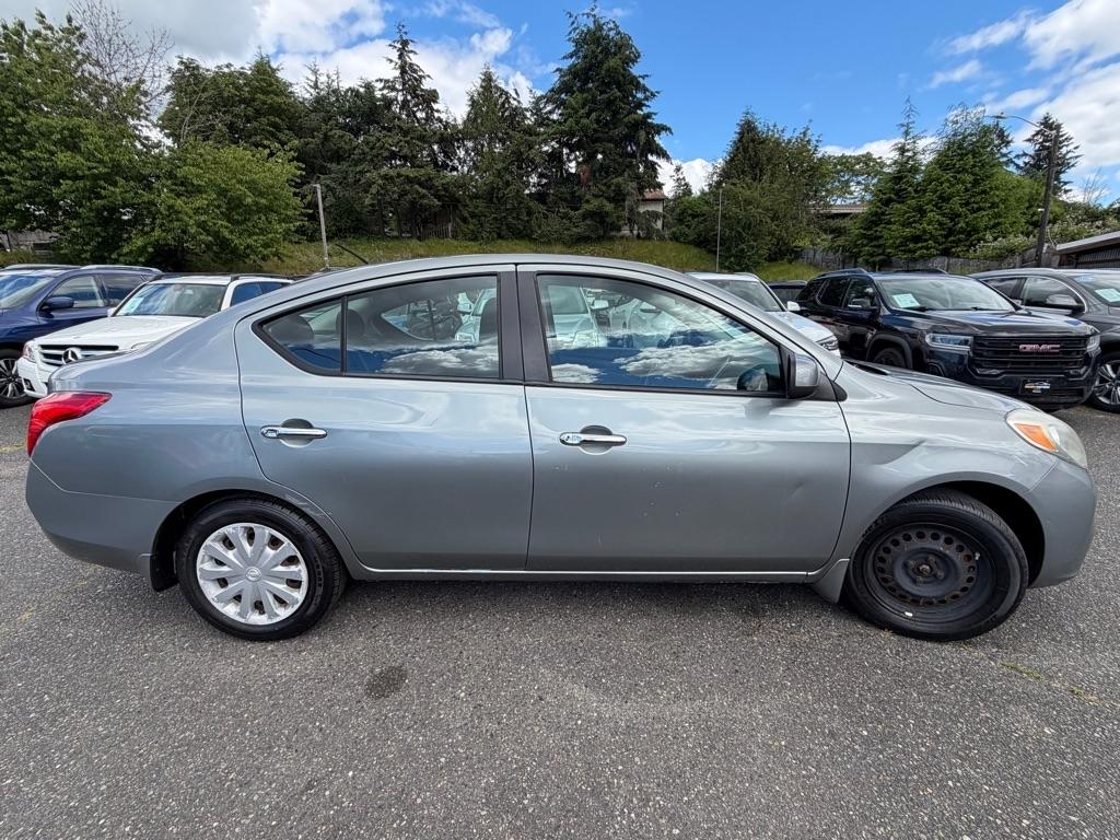 Nissan Versa  2012