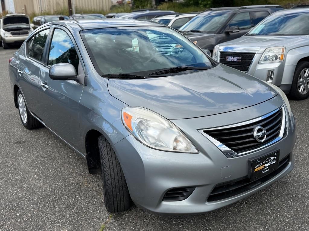 Nissan Versa  2012