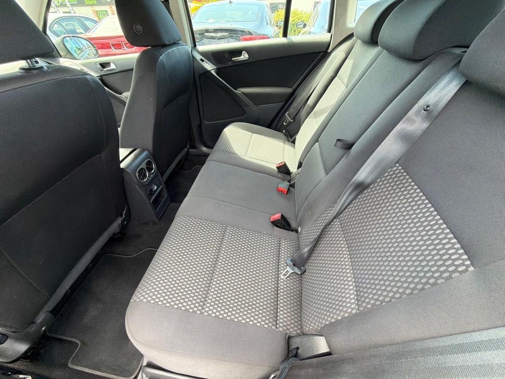 Volkswagen Tiguan  2011