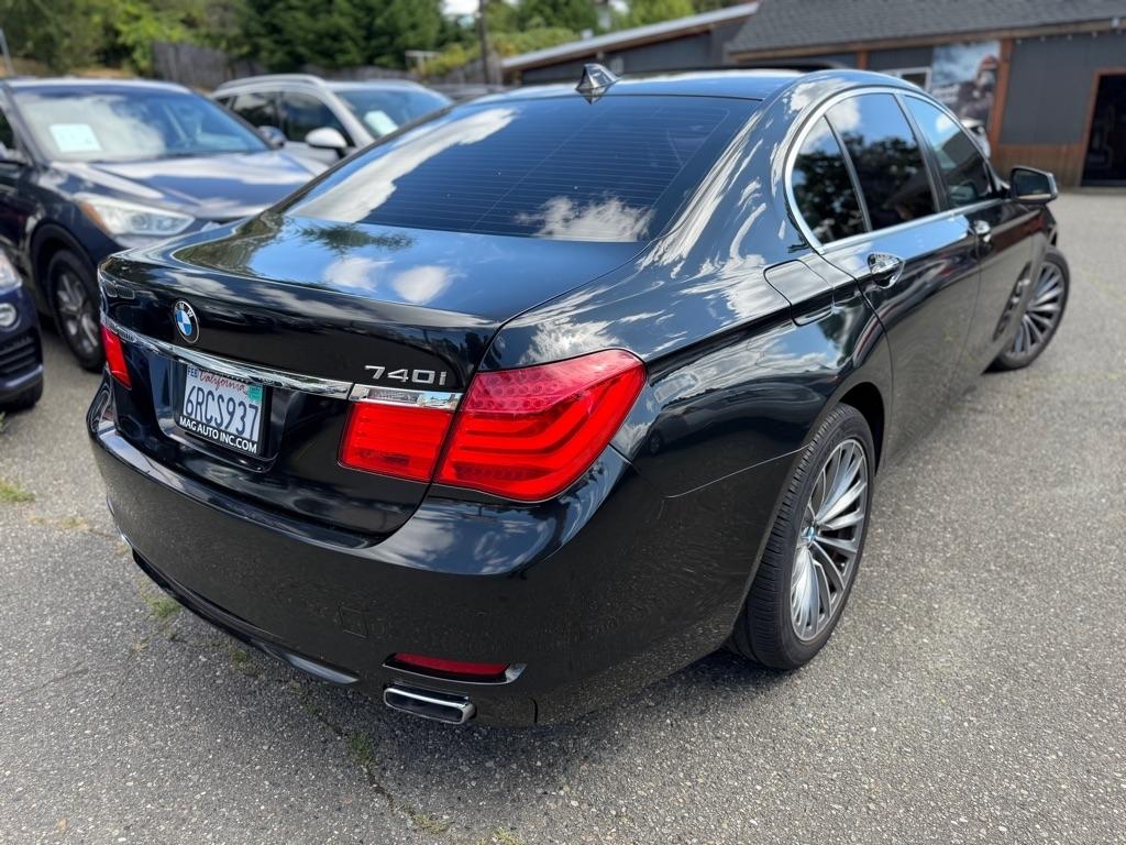 BMW 7-Series  2011