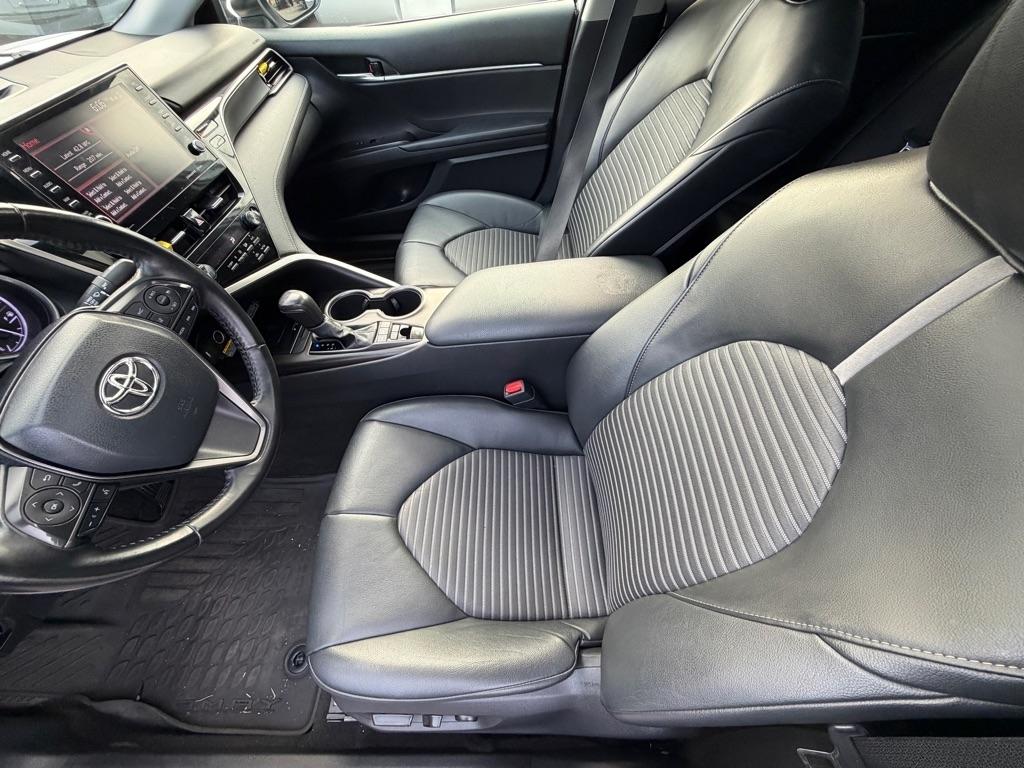 Toyota Camry Hybrid  2021