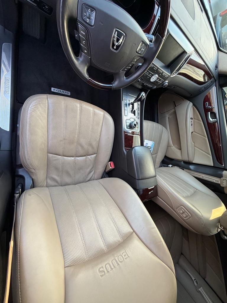 Hyundai Equus  2012