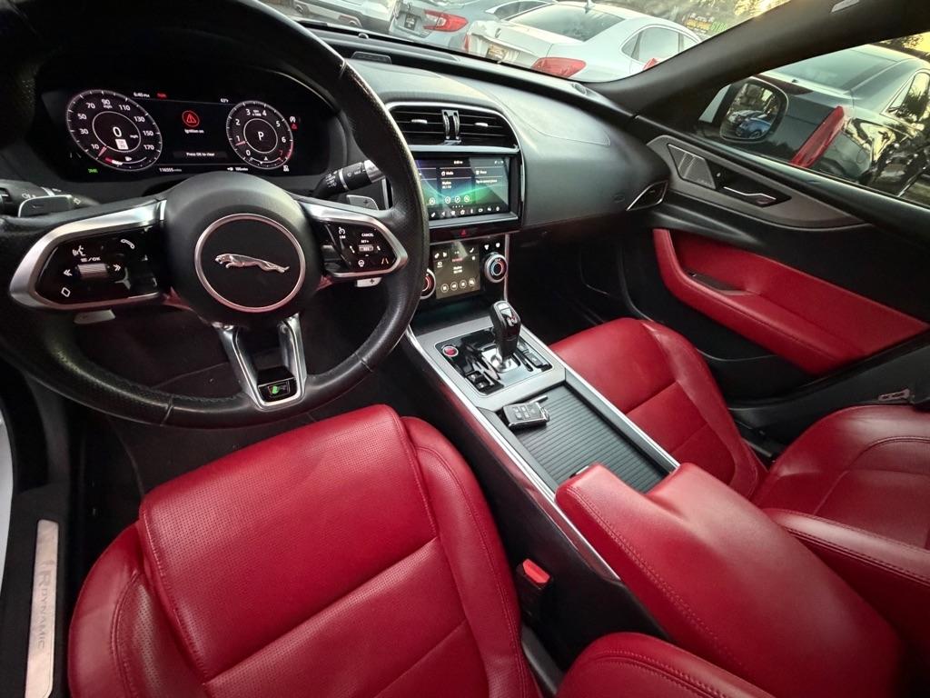 Jaguar XE  2020