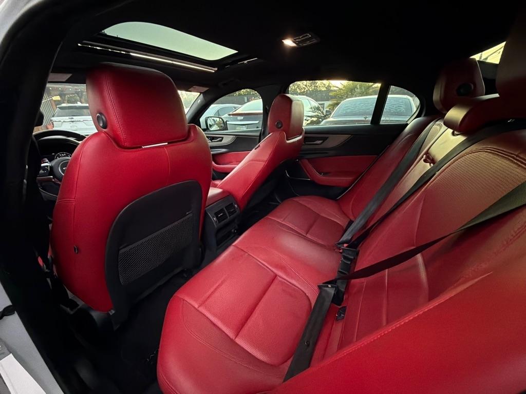 Jaguar XE  2020