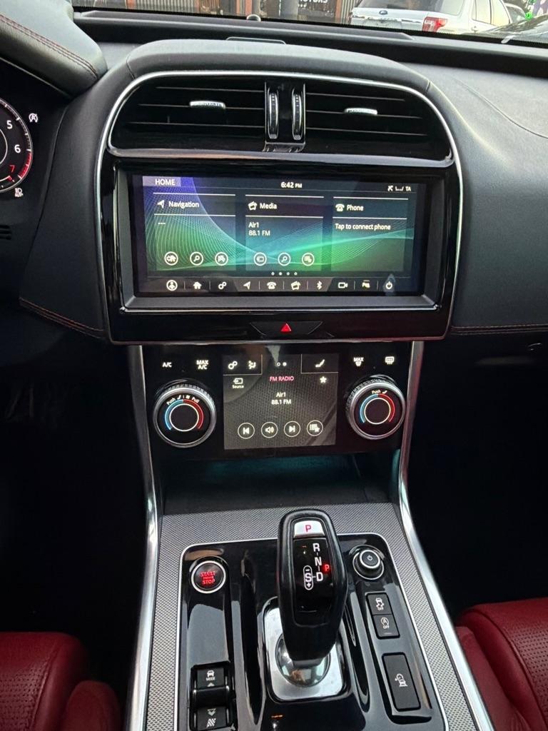 Jaguar XE  2020