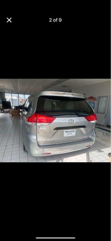 Toyota Sienna Base 2011