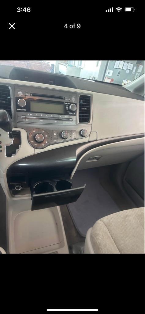 Toyota Sienna Base 2011