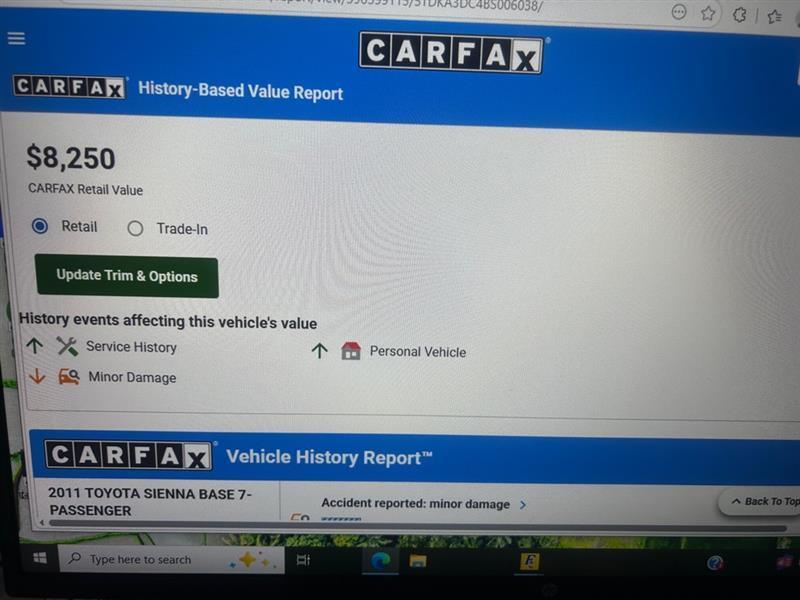 Toyota Sienna Base 2011