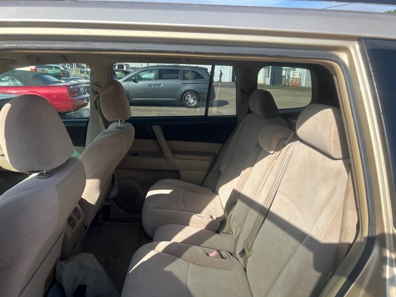 Toyota Highlander Base 2WD 2008