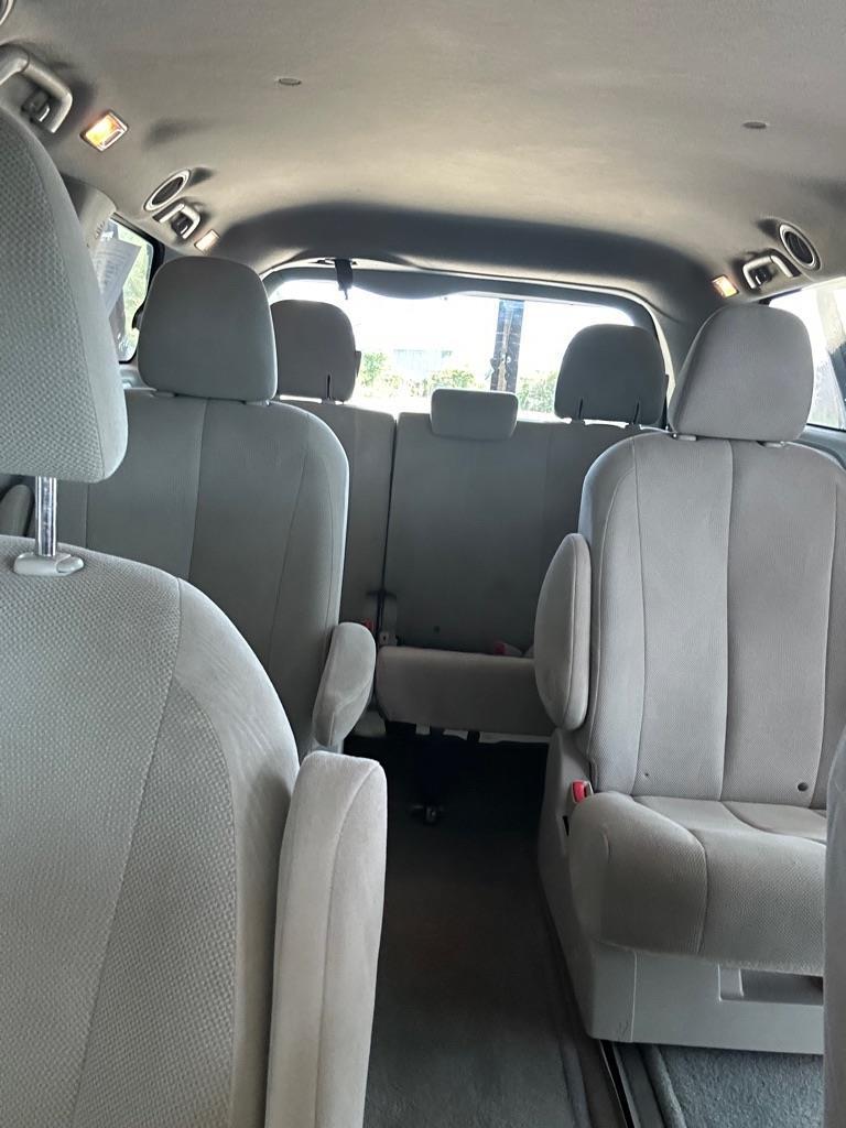 Toyota Sienna Base 2011