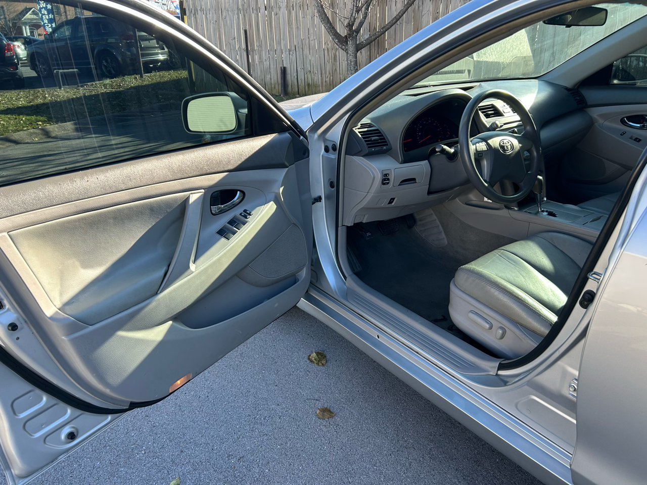 Toyota Camry Base 6-Spd AT 2011