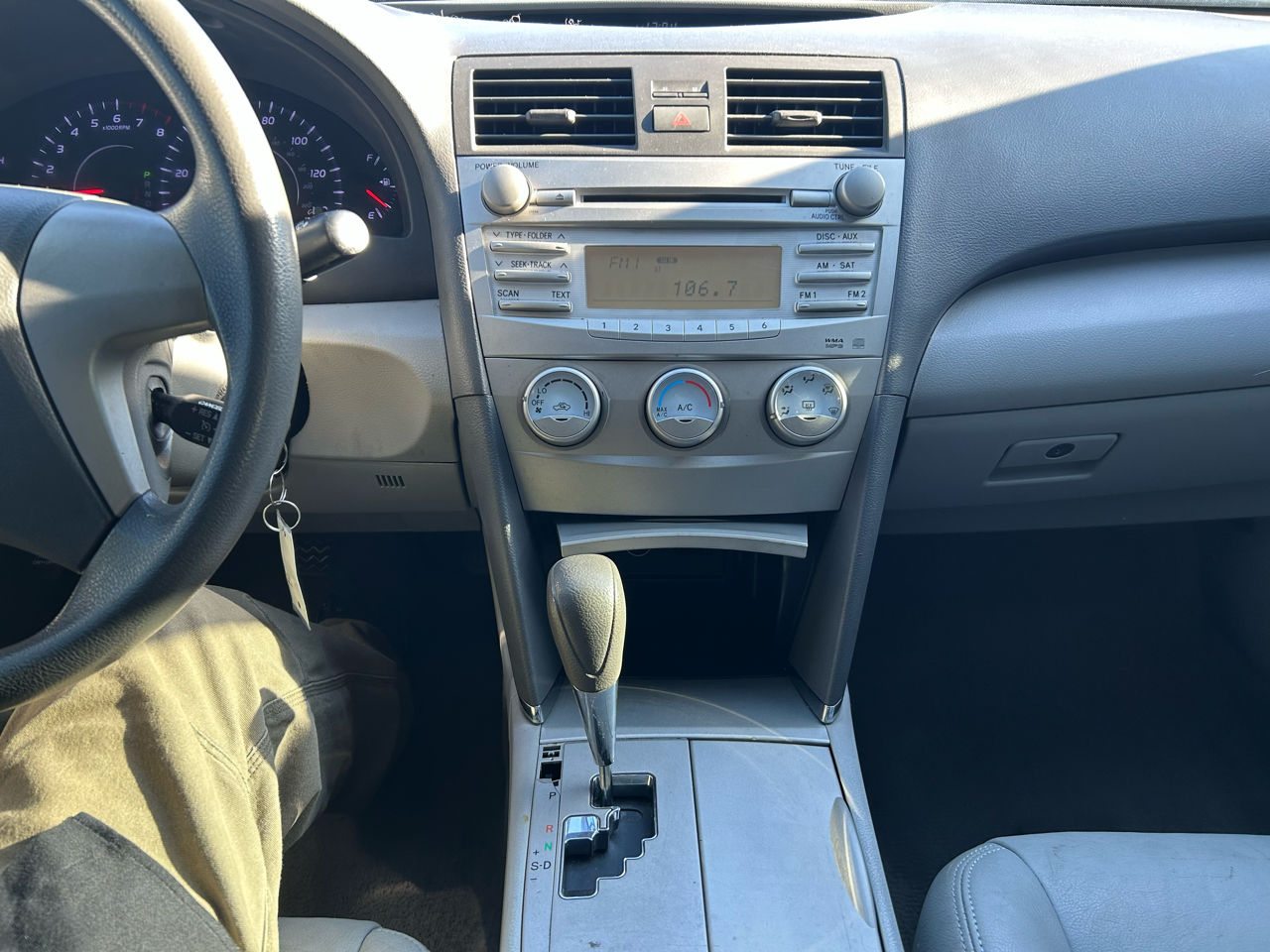 Toyota Camry Base 6-Spd AT 2011