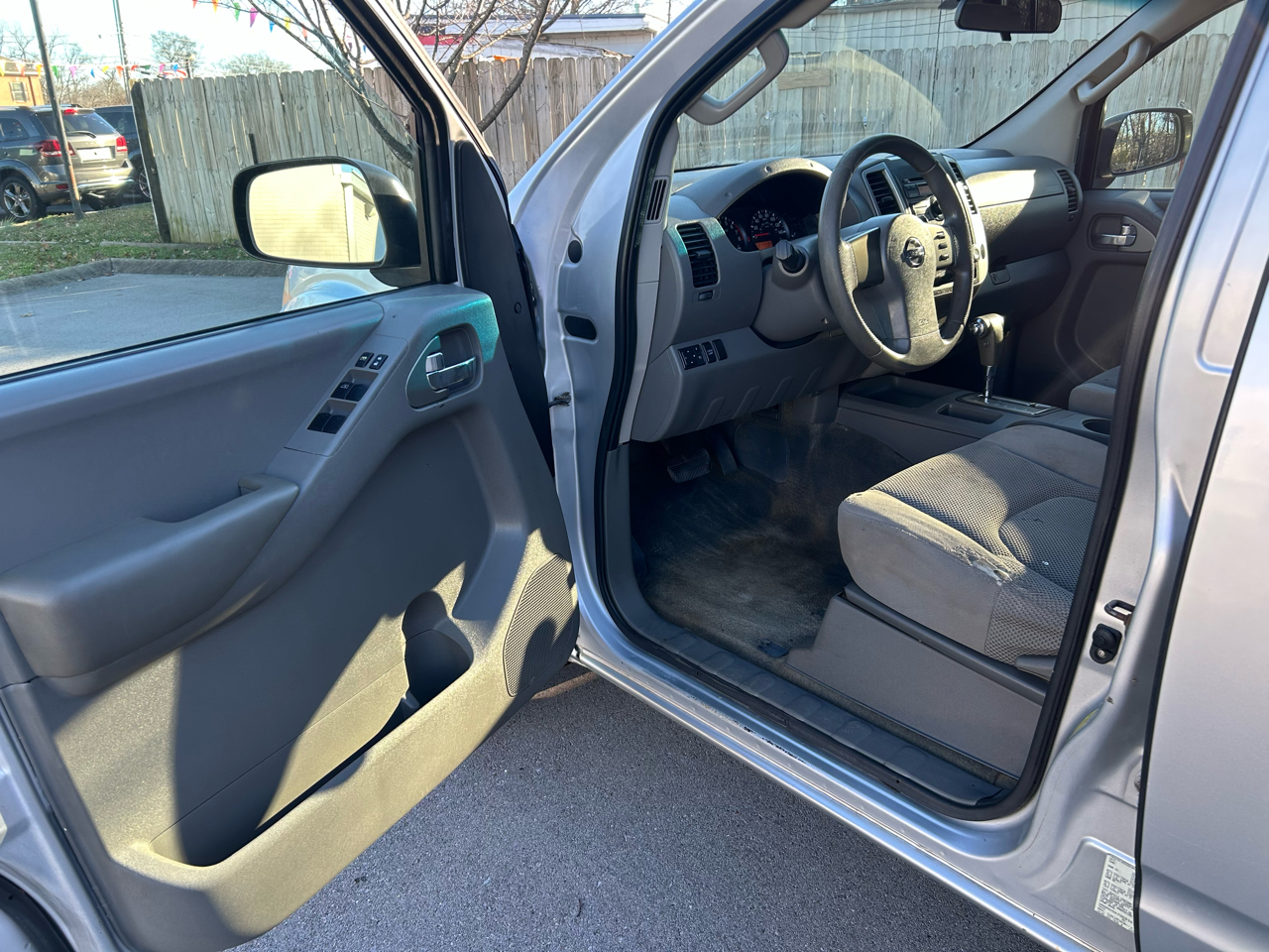 Nissan Frontier Crew Cab 4x4 SV V6 Auto 2012